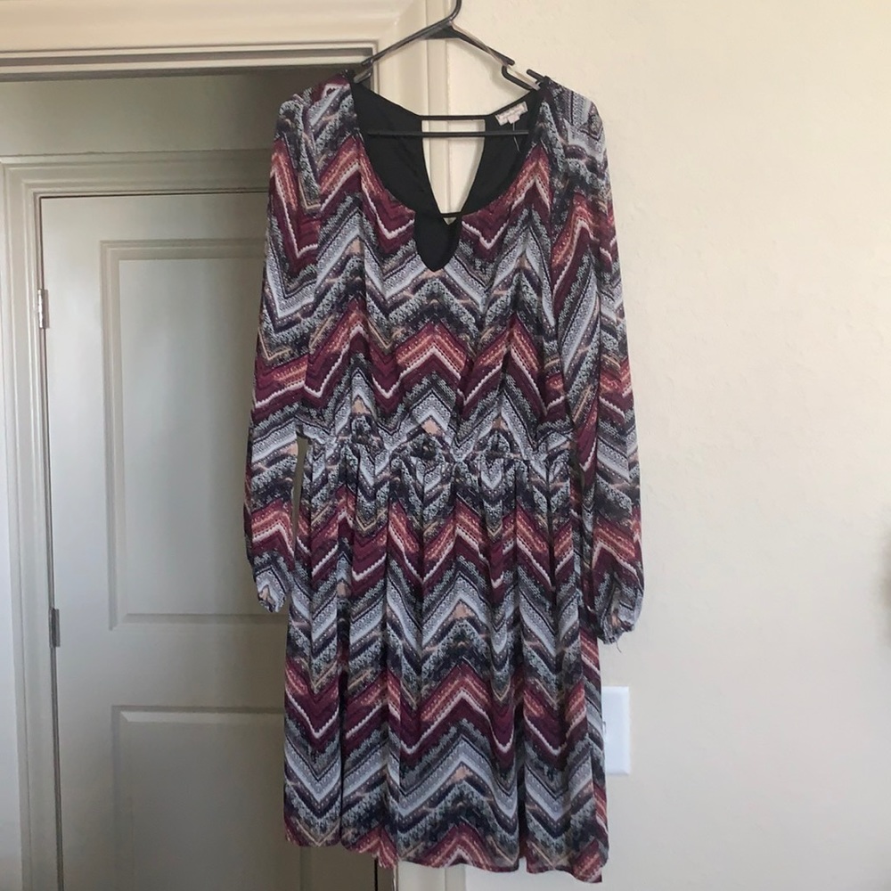 1x “Eyeshadow” Midi Dress